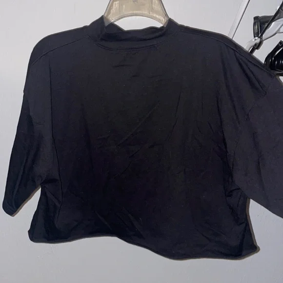 Playboy Loose-fitted Cropped Short Sleeve Shirt - Picture 3 of 3